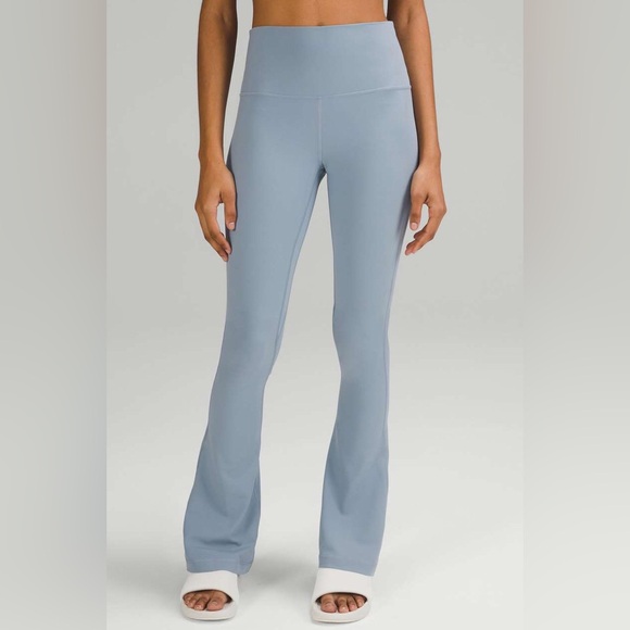 Lululemon Align High-Rise Mini-Flared Pant 32"
Chambray (2023) Like new - Picture 2 of 8